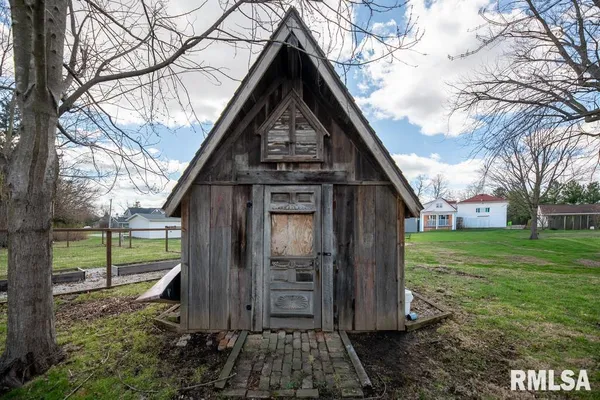 $299,900 | 307 North Logan Street, Deer Creek, IL 61733