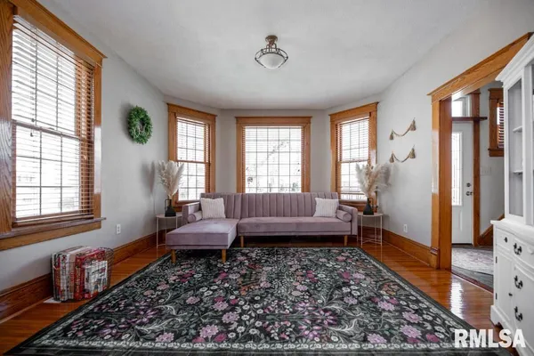 $299,900 | 307 North Logan Street, Deer Creek, IL 61733