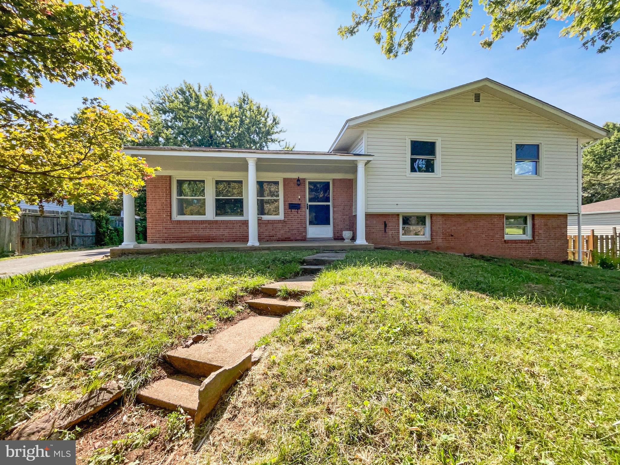 611 West Beech Road Sterling, VA 20164 - Photo 1 of 25 Gallery Image 1
