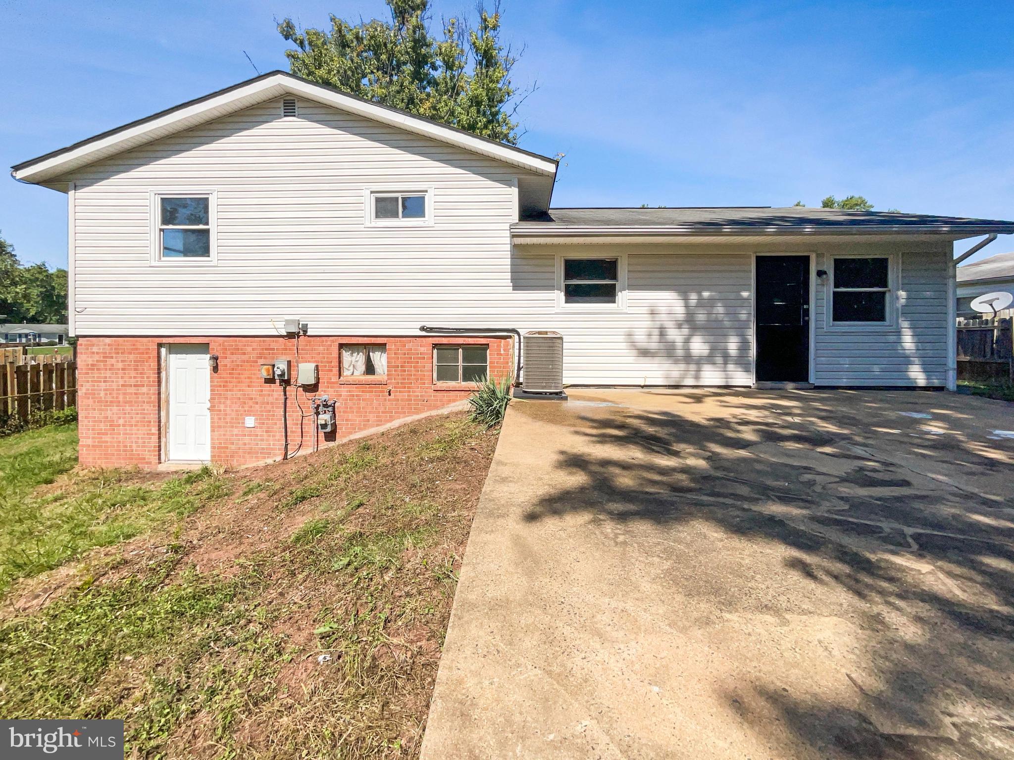 611 West Beech Road Sterling, VA 20164 - Photo 12 of 25 Gallery Image 12