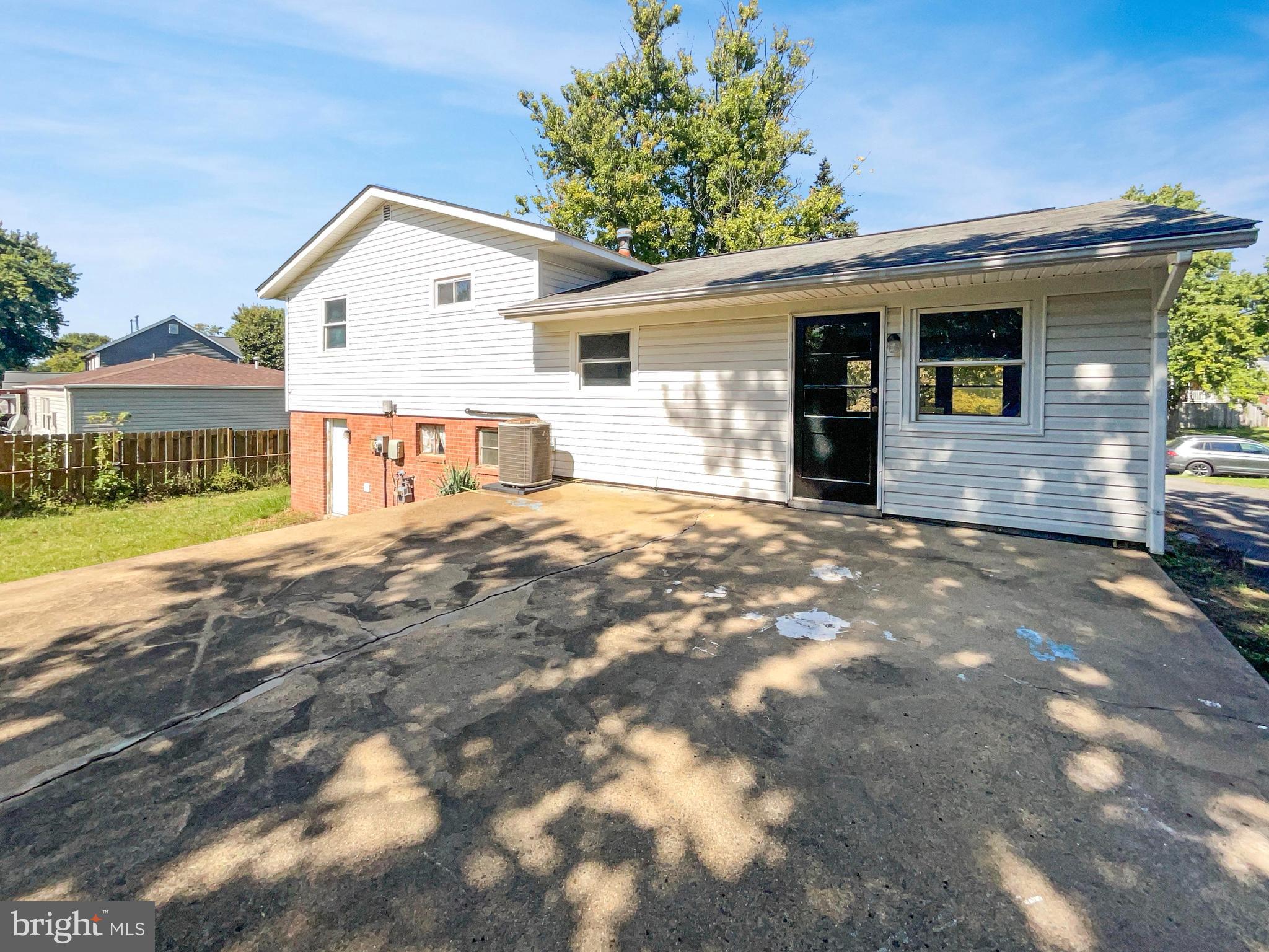 611 West Beech Road Sterling, VA 20164 - Photo 17 of 25 Gallery Image 17