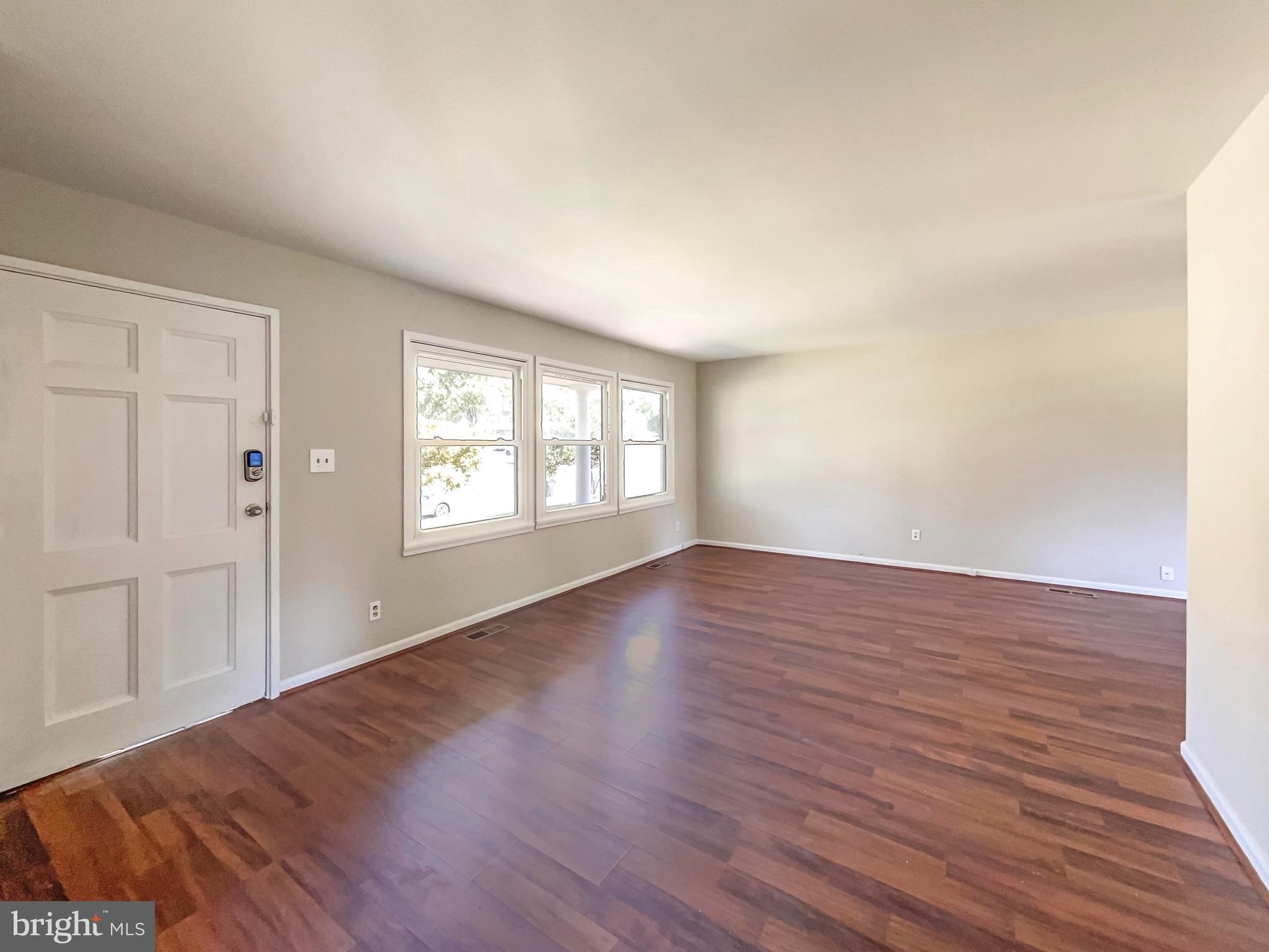 611 West Beech Road Sterling, VA 20164 - Photo 5 of 25 Gallery Image 5