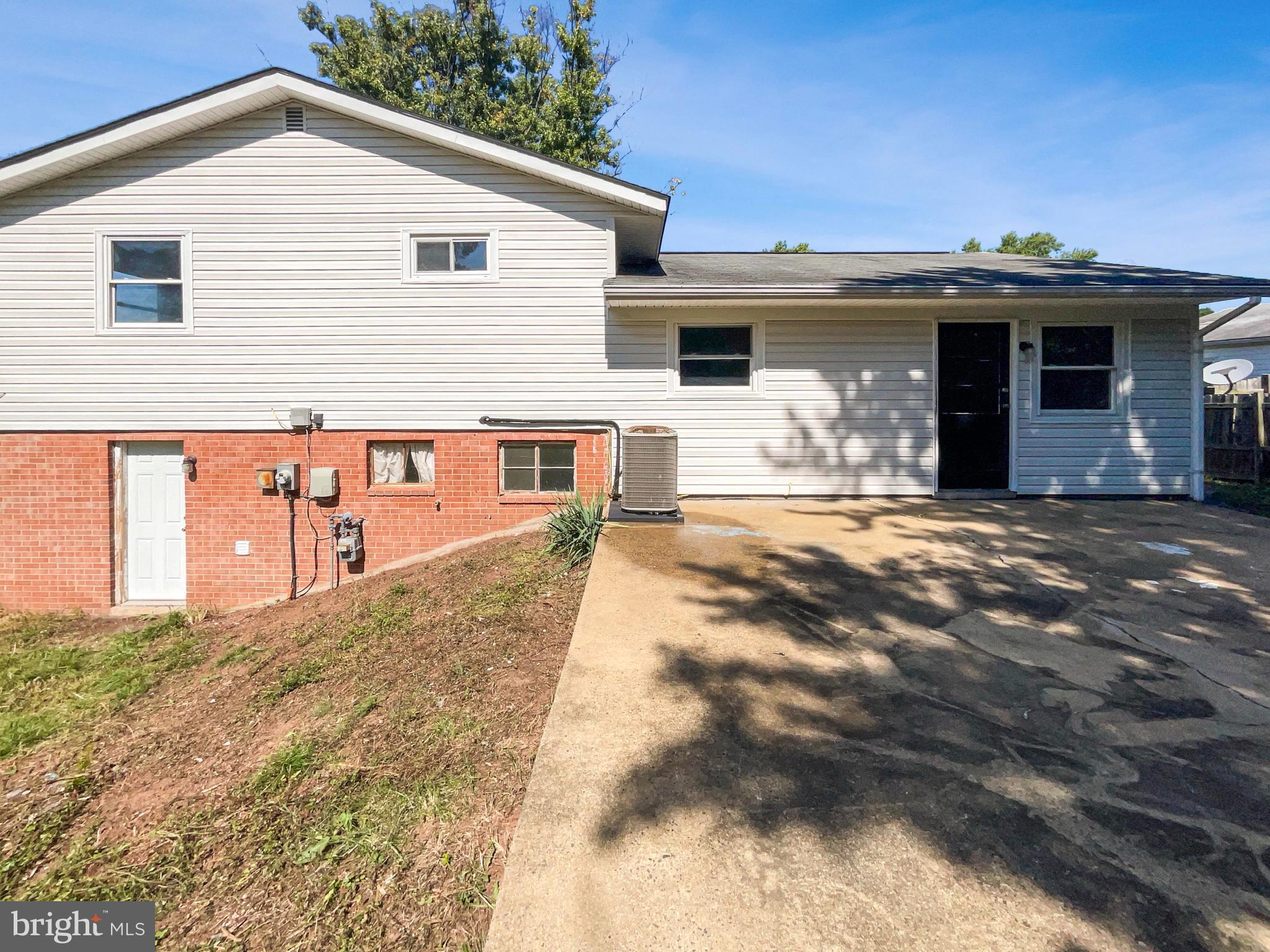 611 West Beech Road Sterling, VA 20164 - Photo 7 of 25 Gallery Image 7
