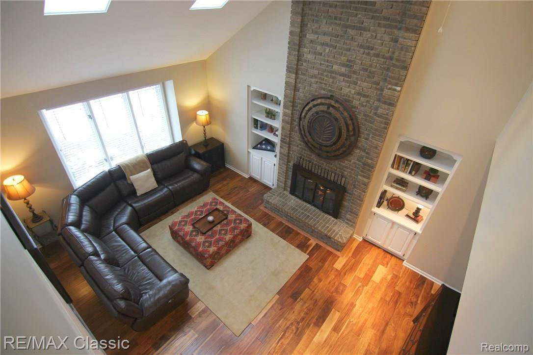 1232 Pine Ridge Road Milford, MI 48380 - Photo 22 of 34 Pine Ridge Dr Great Room 3.jpg