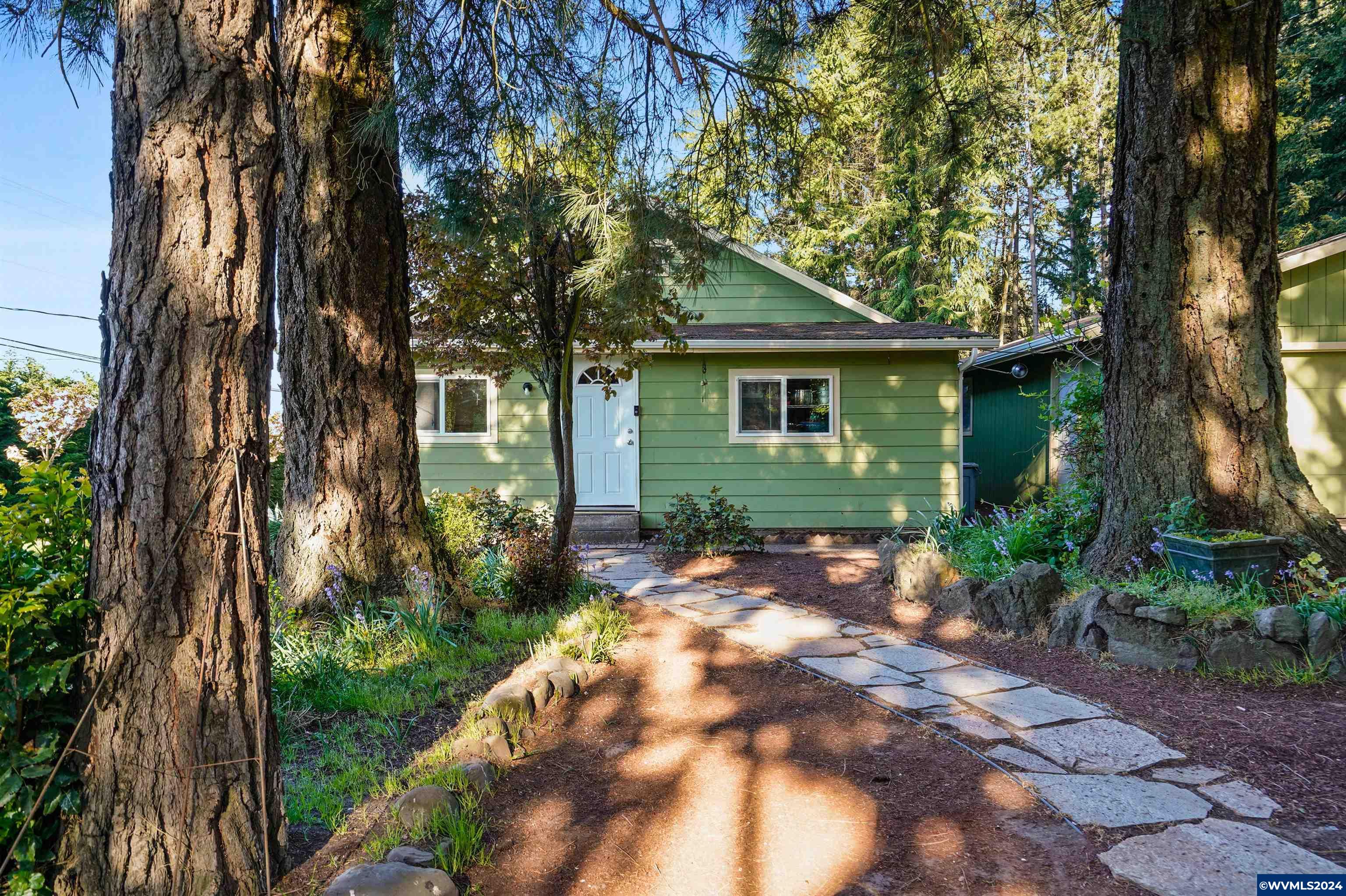 4933 Hazelgreen Road Northeast Salem, OR 97305 - Photo 3 of 40