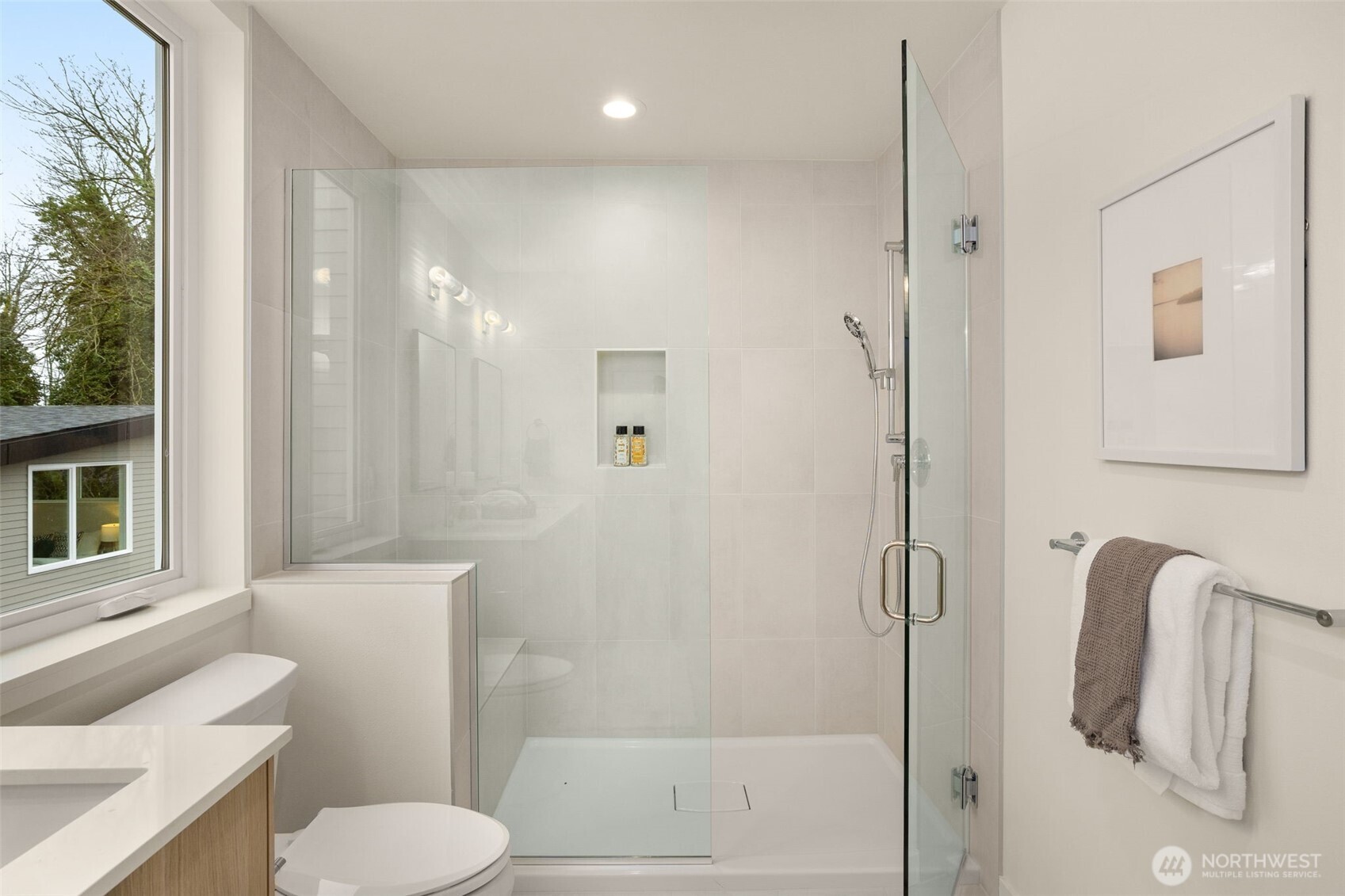 2105 Southwest Genesee Street Seattle, WA 98106 - Photo 12 of 17