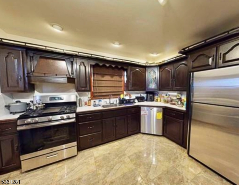 73 Maple Street Paterson, NJ 07522 - Photo 6 of 15