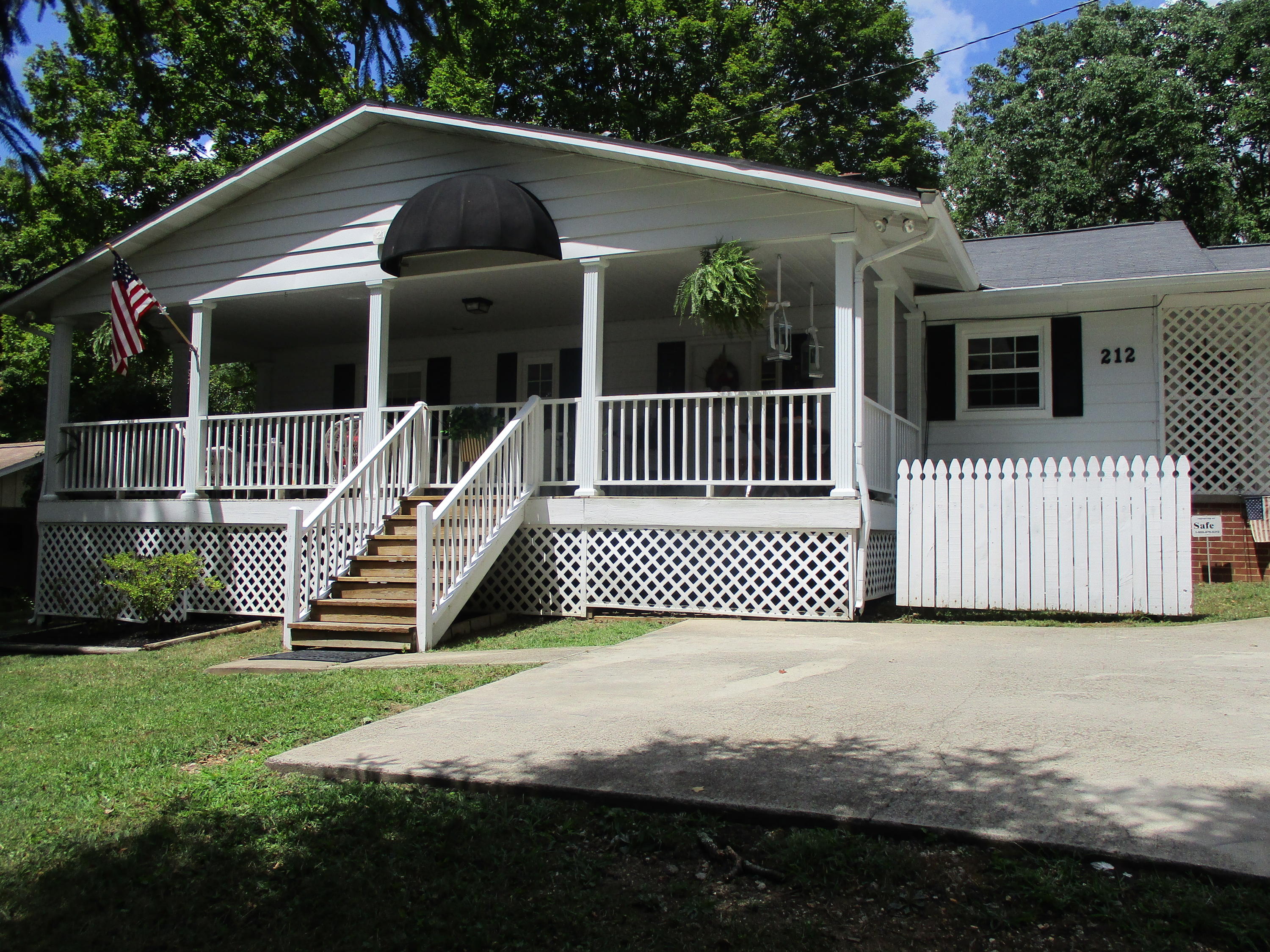 212 Outer Drive Oak Ridge, TN 37830 - Photo 1 of 40 IMG_0387