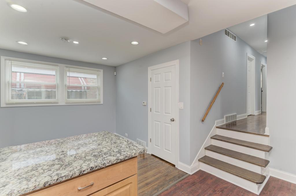 1411 West 114th Place Chicago, IL 60643 - Photo 11 of 25 a view of entryway