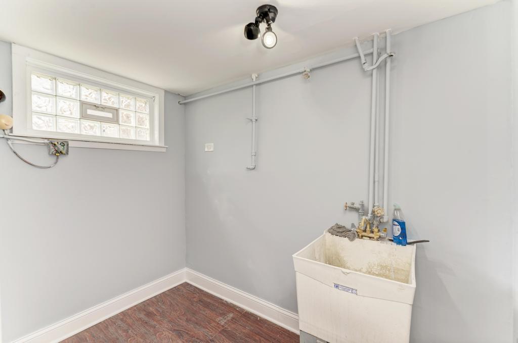 1411 West 114th Place Chicago, IL 60643 - Photo 23 of 25 a room with a window and ceiling fan