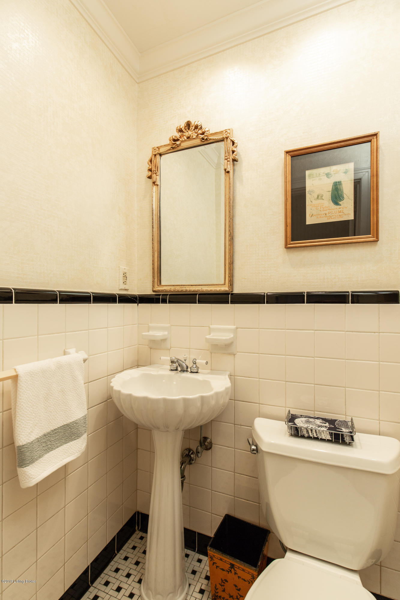1301 Glenbrook Road Anchorage, KY 40223 - Photo 23 of 38 21-1301-Glenbrook-Rd-28