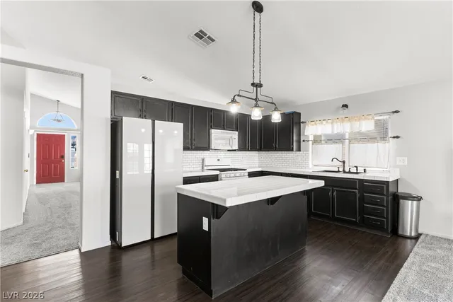 $480,000 | 205 Sea Bluff Drive, Henderson, NV 89002