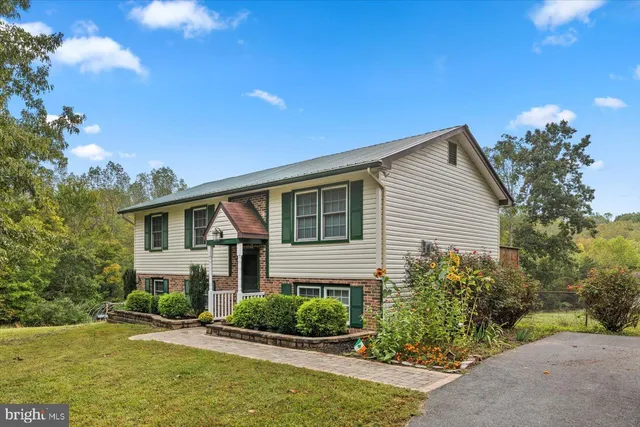 $460,000 | 621 Holly Corner Road, Fredericksburg, VA 22406