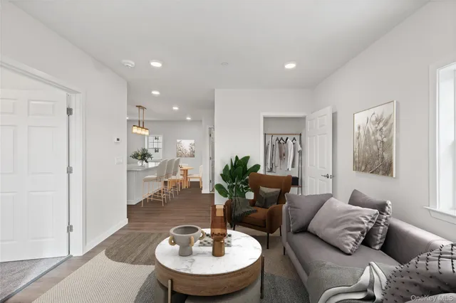 $2,600 | 227 4th Avenue, Unit 201A, Bay Shore, NY 11706