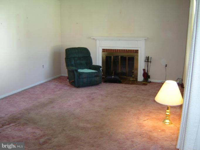 201 Sweetser Road Linthicum Heights, MD 21090 - Photo 10 of 30 Living Room