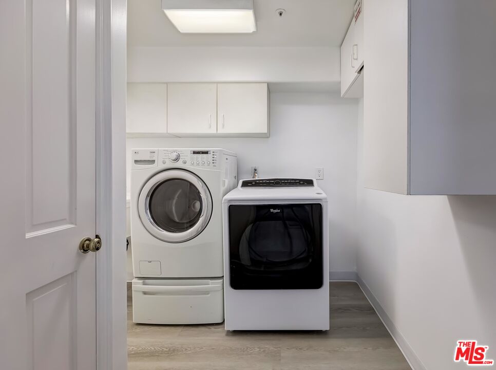 138 North Carson Road Beverly Hills, CA 90211 - Photo 22 of 22 a utility room with dryer and washer