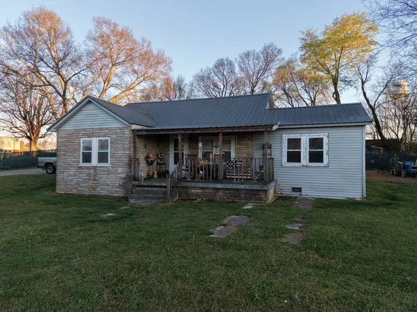 $139,900 | 404 McMurtrey Street, St. Joseph, TN 38481