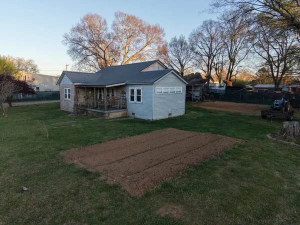 $139,900 | 404 McMurtrey Street, St. Joseph, TN 38481