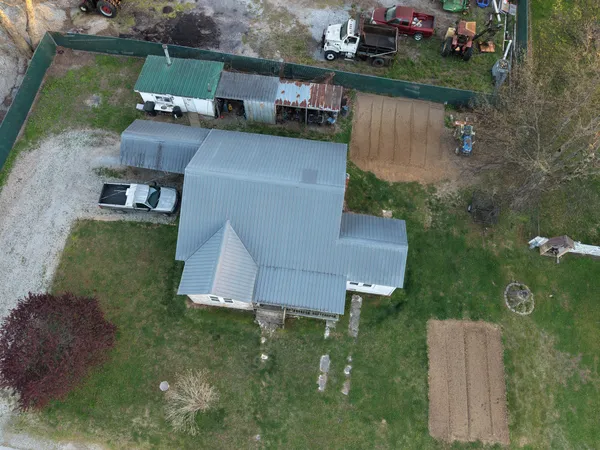 $139,900 | 404 McMurtrey Street, St. Joseph, TN 38481