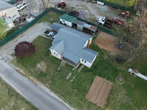 $139,900 | 404 McMurtrey Street, St. Joseph, TN 38481