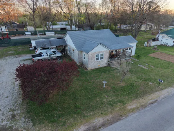 $139,900 | 404 McMurtrey Street, St. Joseph, TN 38481