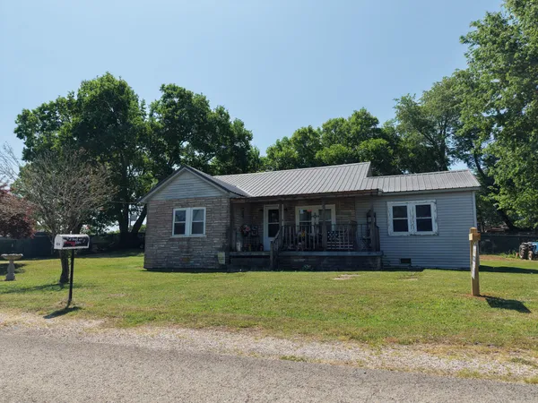 $110,000 | 404 McMurtrey Street, St. Joseph, TN 38481