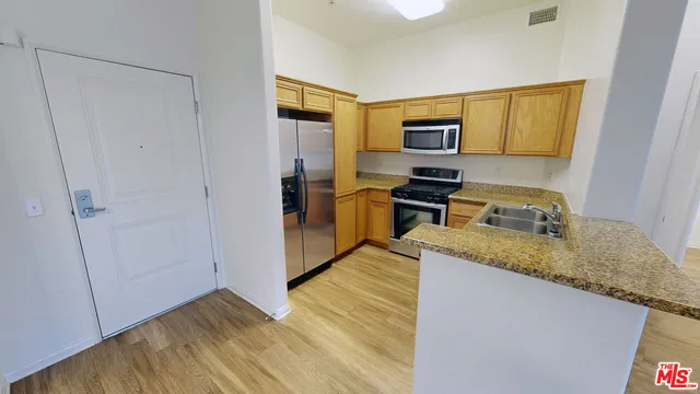 $3,750 | 1041 Glendon Avenue, Unit 5171, Los Angeles, CA 90024
