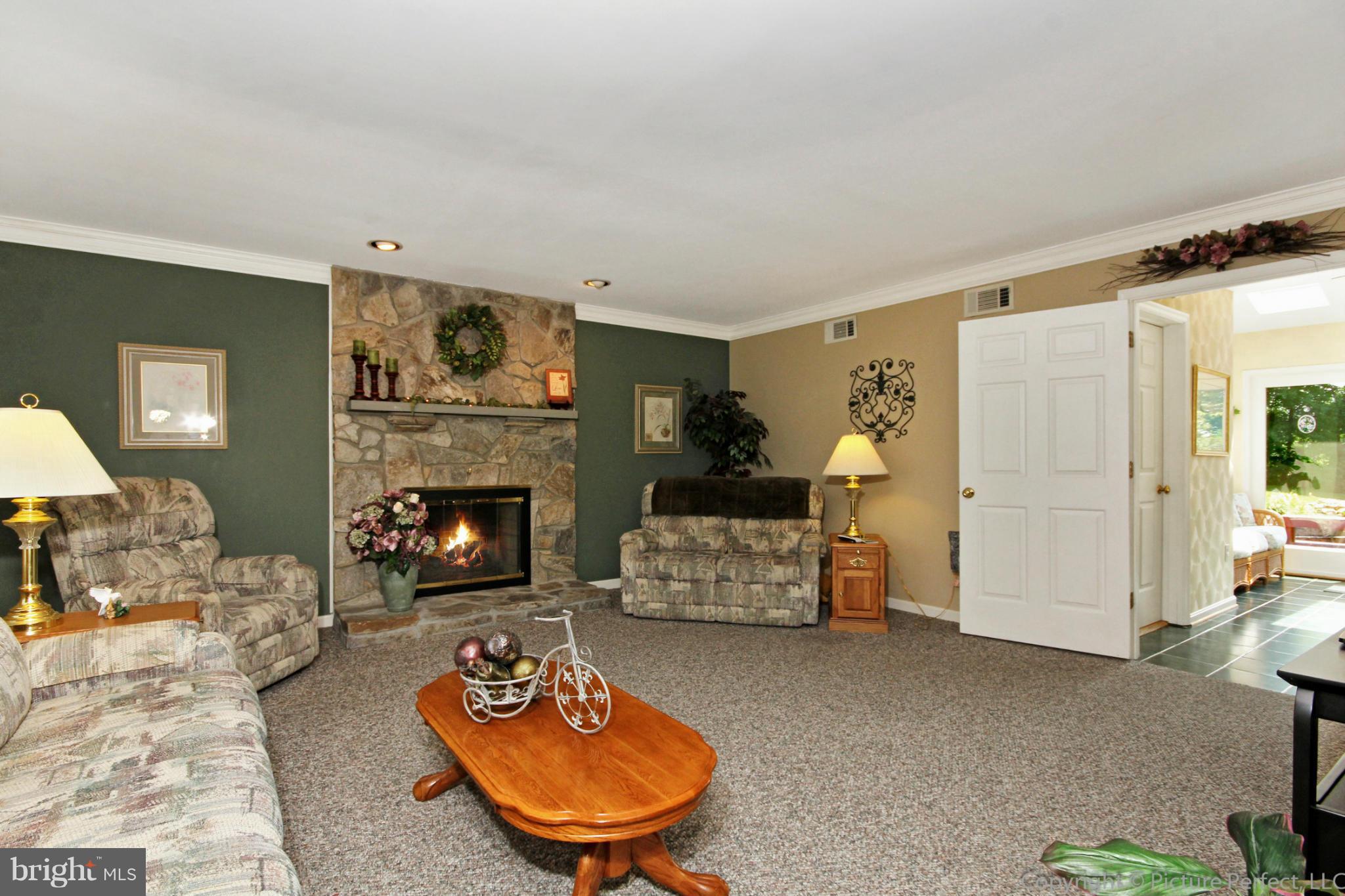 1805 Rohrersville Road Knoxville, MD 21758 - Photo 9 of 30 Family Room