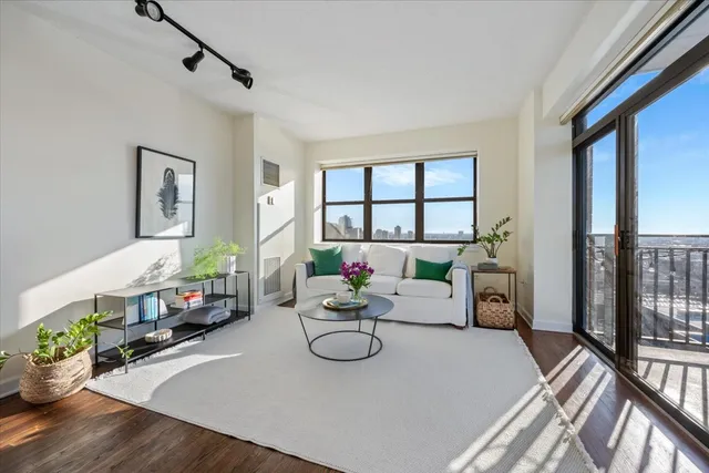 $292,000 | 1529 South State Street, Unit 21H, Chicago, IL 60605