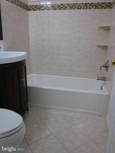 4100 Lees Corner Road Chantilly, VA 20151 - Photo 6 of 12 Full Bathroom