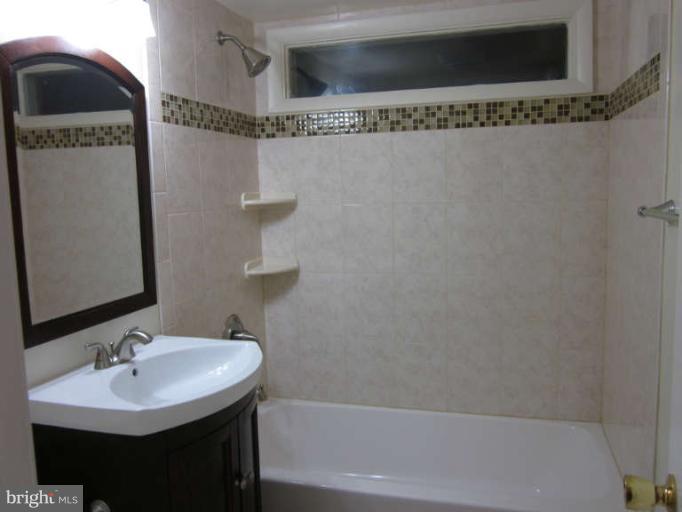 4100 Lees Corner Road Chantilly, VA 20151 - Photo 7 of 12 second full Bath