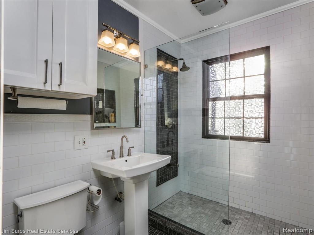 1137 Nottingham Road Grosse Pointe Park, MI 48230 - Photo 8 of 11