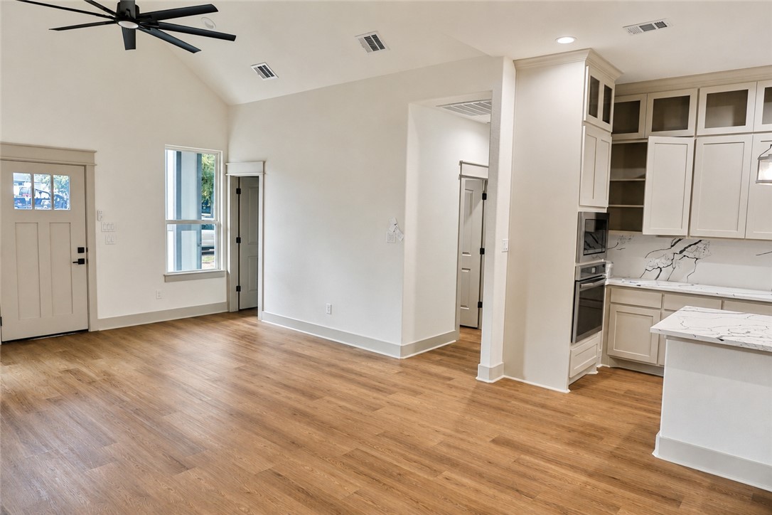 911 Harlem Lane Bryan, TX 77803 - Photo 4 of 18