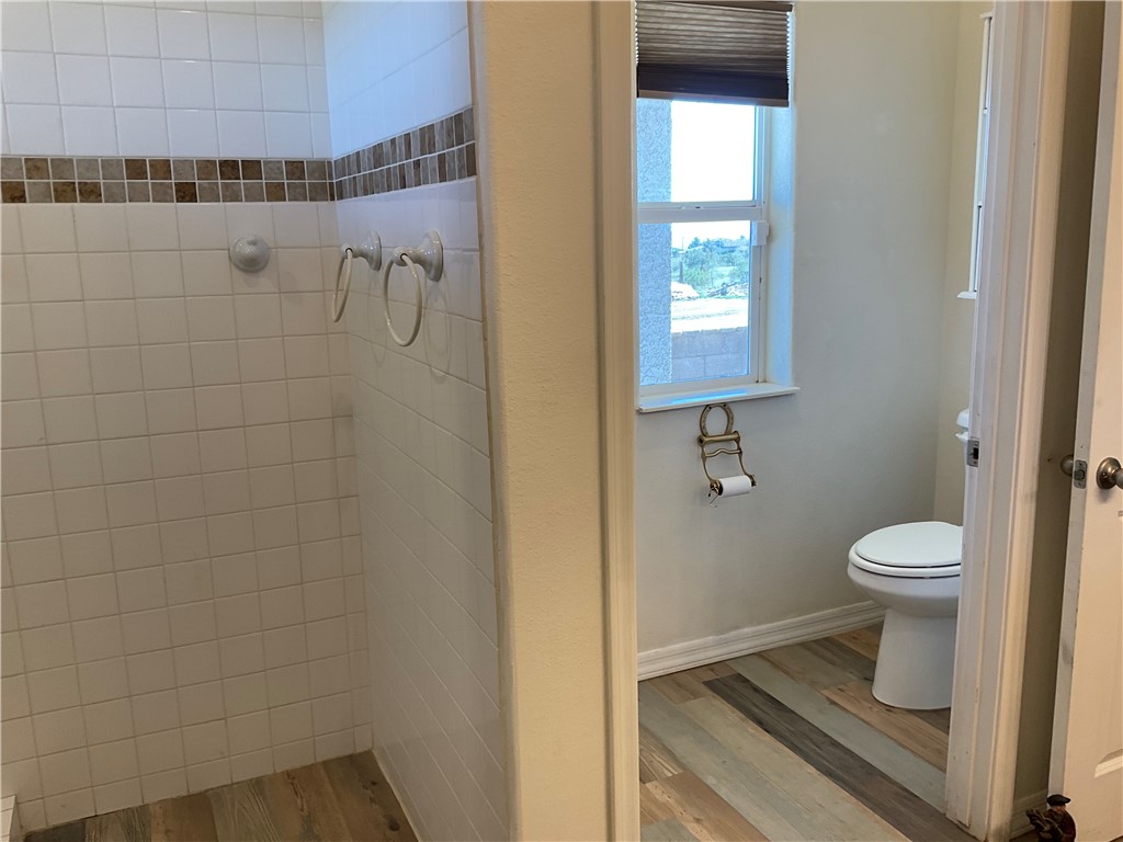 1790 Gleeson Road Golden Valley, AZ 86413 - Photo 32 of 62 Full bath featuring tiled shower and light wood-style flooring