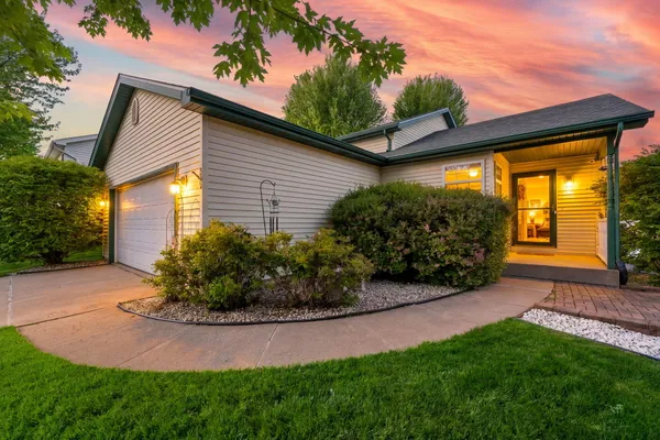$369,900 | 502 Killarney Lane, Valparaiso, IN 46385
