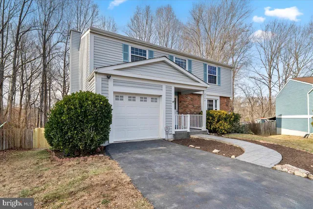 a view of a front of house with a yard