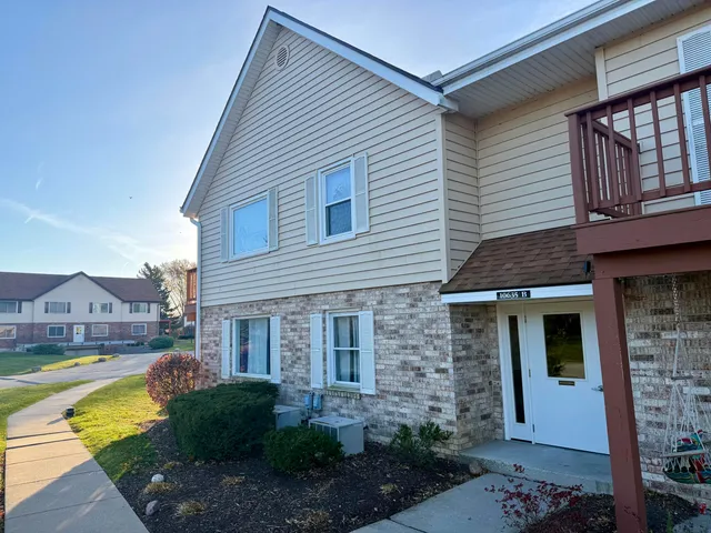 $1,300 | 10635 North Ivy Court, Unit 65, Mequon, WI 53092