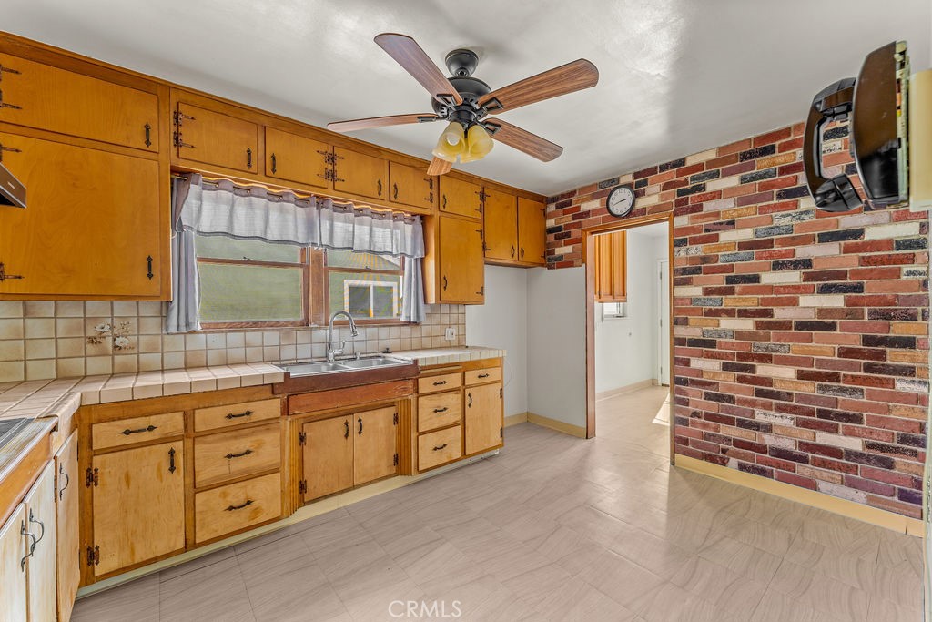 1611 Bay View Avenue Wilmington, CA 90744 - Photo 12 of 44