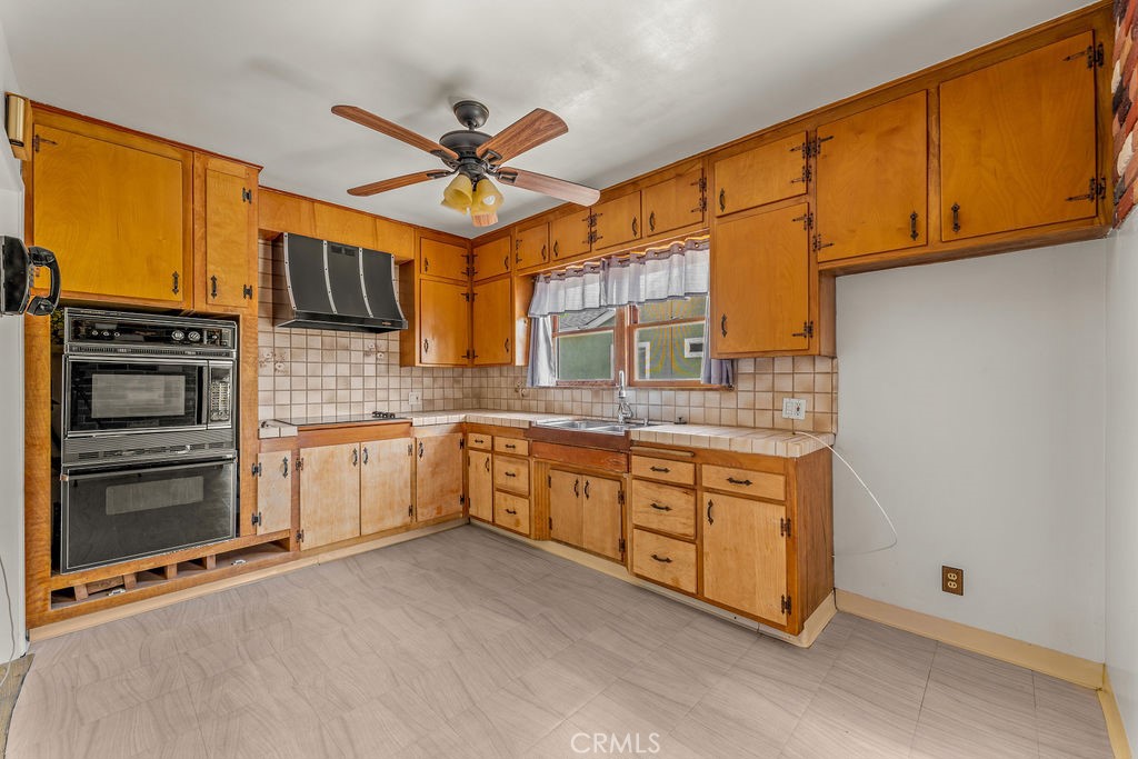 1611 Bay View Avenue Wilmington, CA 90744 - Photo 14 of 44