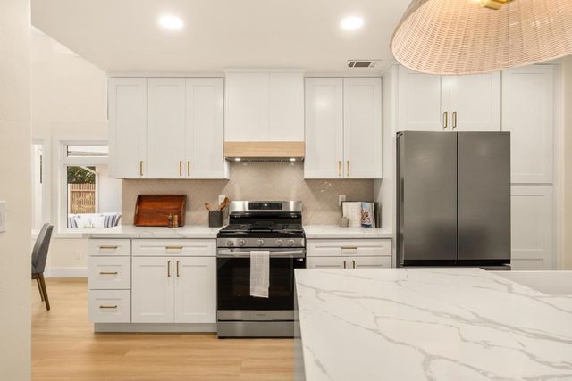 $1,860,000 | 2070 Basswood Avenue, Carlsbad, CA 92008