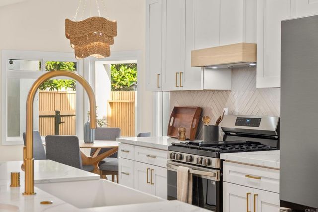 $1,860,000 | 2070 Basswood Avenue, Carlsbad, CA 92008