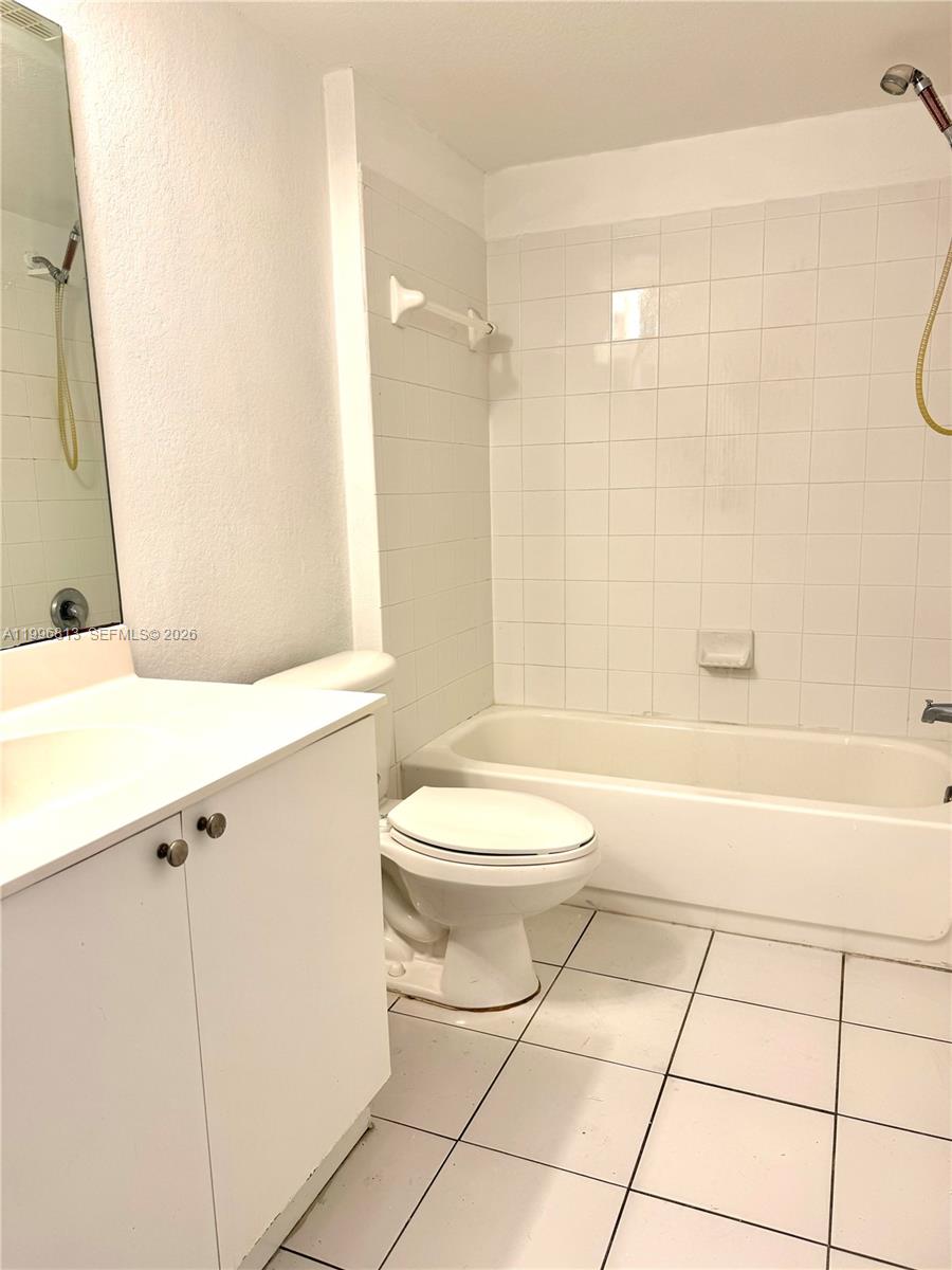15480 Southwest 284th Street, Unit 2307 Homestead, FL 33033 - Photo 10 of 19 a bathroom with a toilet a sink and a bathtub