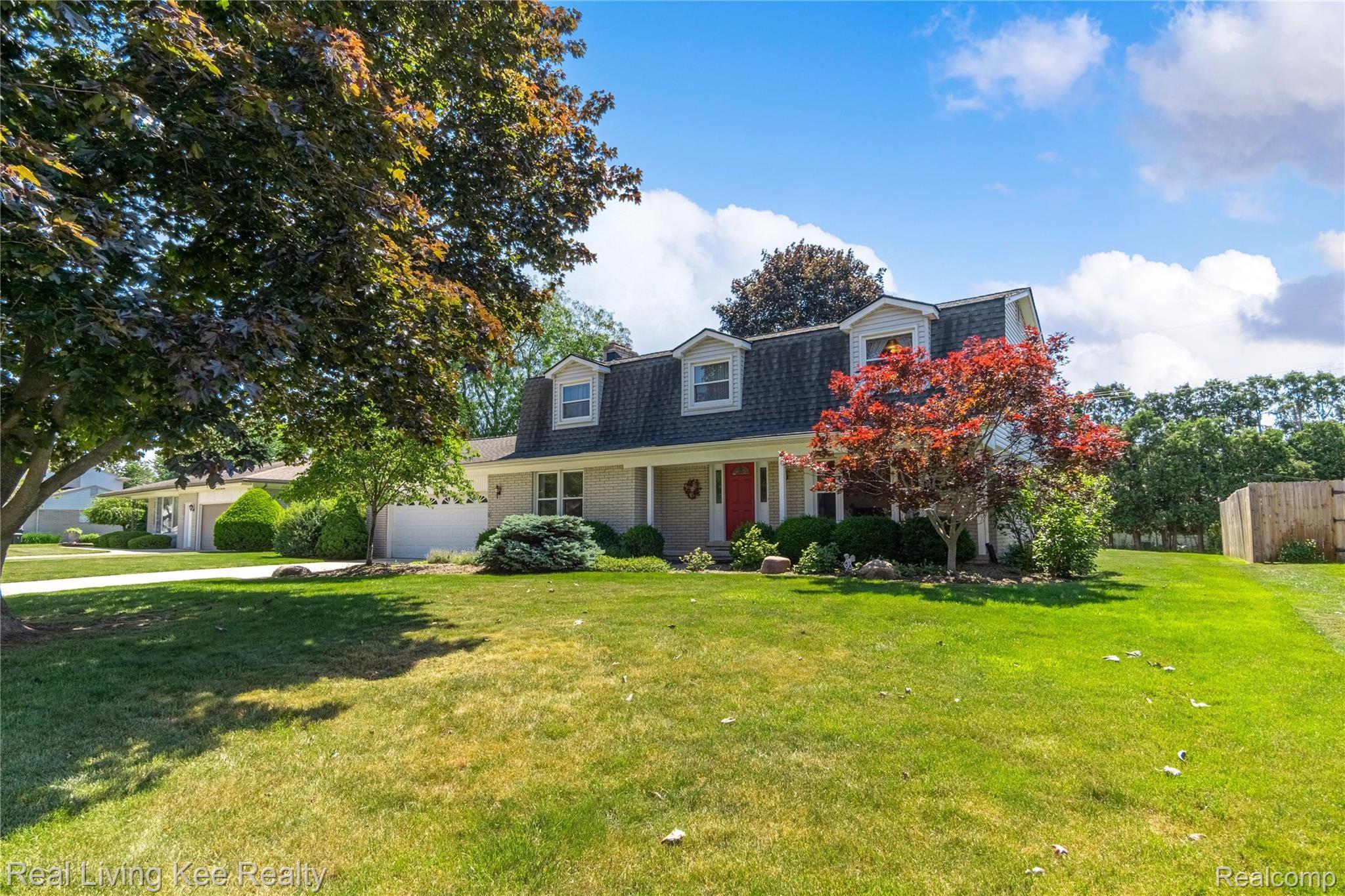 2155 Wayward Drive Rochester, MI 48309 - Photo 2 of 38 Located in Stratford Knolls on a nice sized lot - 96 x 130.