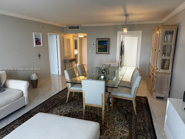 5401 Collins Avenue, Unit 1123 Miami Beach, FL 33140 - Photo 20 of 38 a living room with furniture and a rug