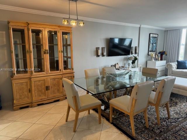5401 Collins Avenue, Unit 1123 Miami Beach, FL 33140 - Photo 23 of 38 a dining room with furniture and window