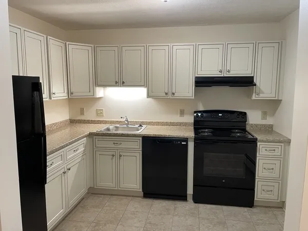$2,395 | 50 Cambridge Road, Unit 302, Woburn, MA 01801
