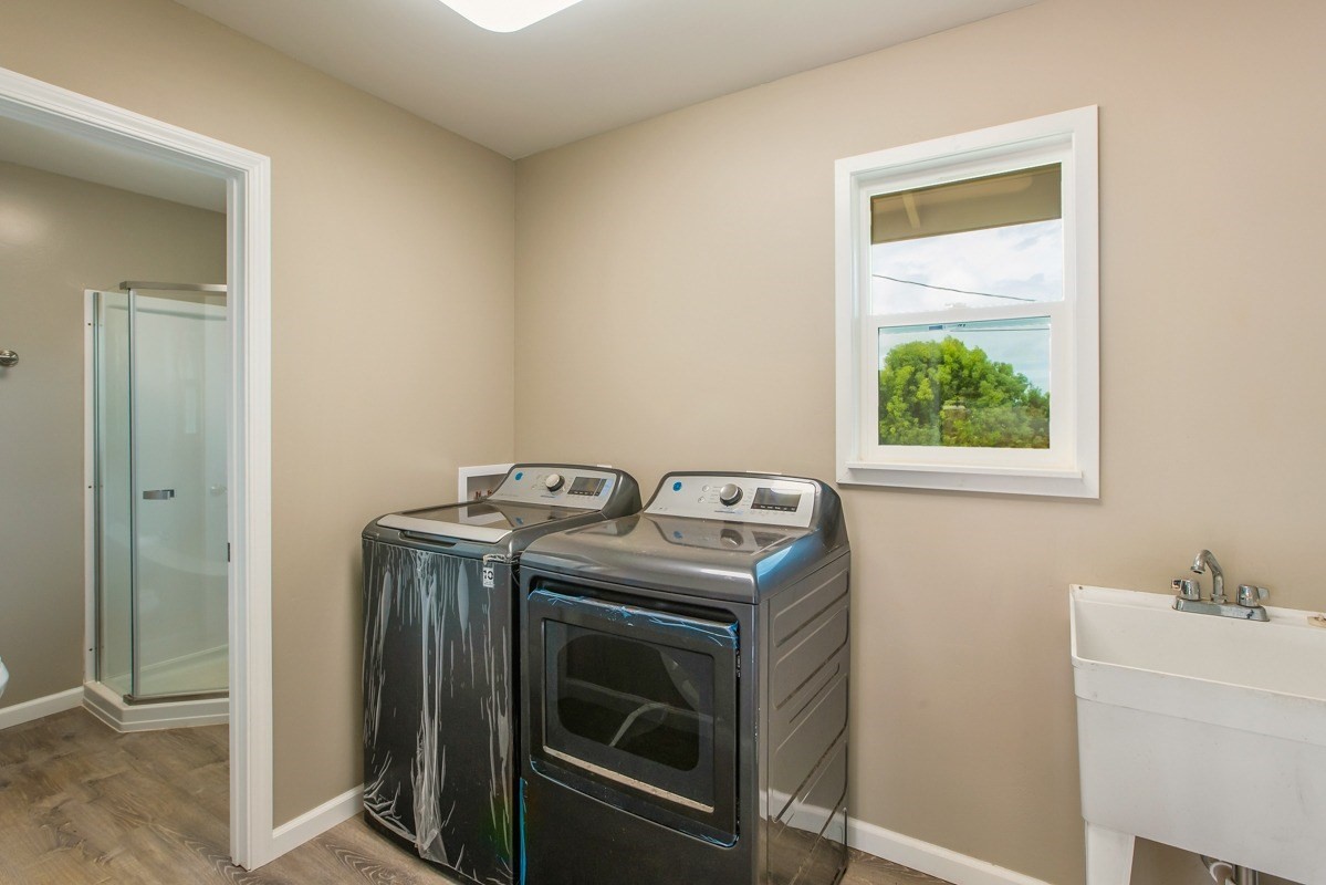 4722 Mailihuna Road Kapaa, HI 96746 - Photo 20 of 22 a utility room with dryer and washer