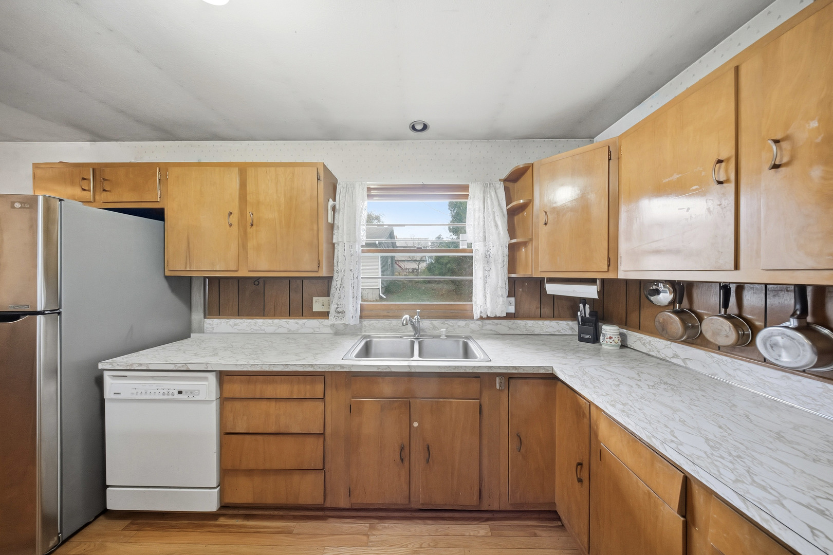 1864 Revere Street Freeport, IL 61032 - Photo 9 of 24