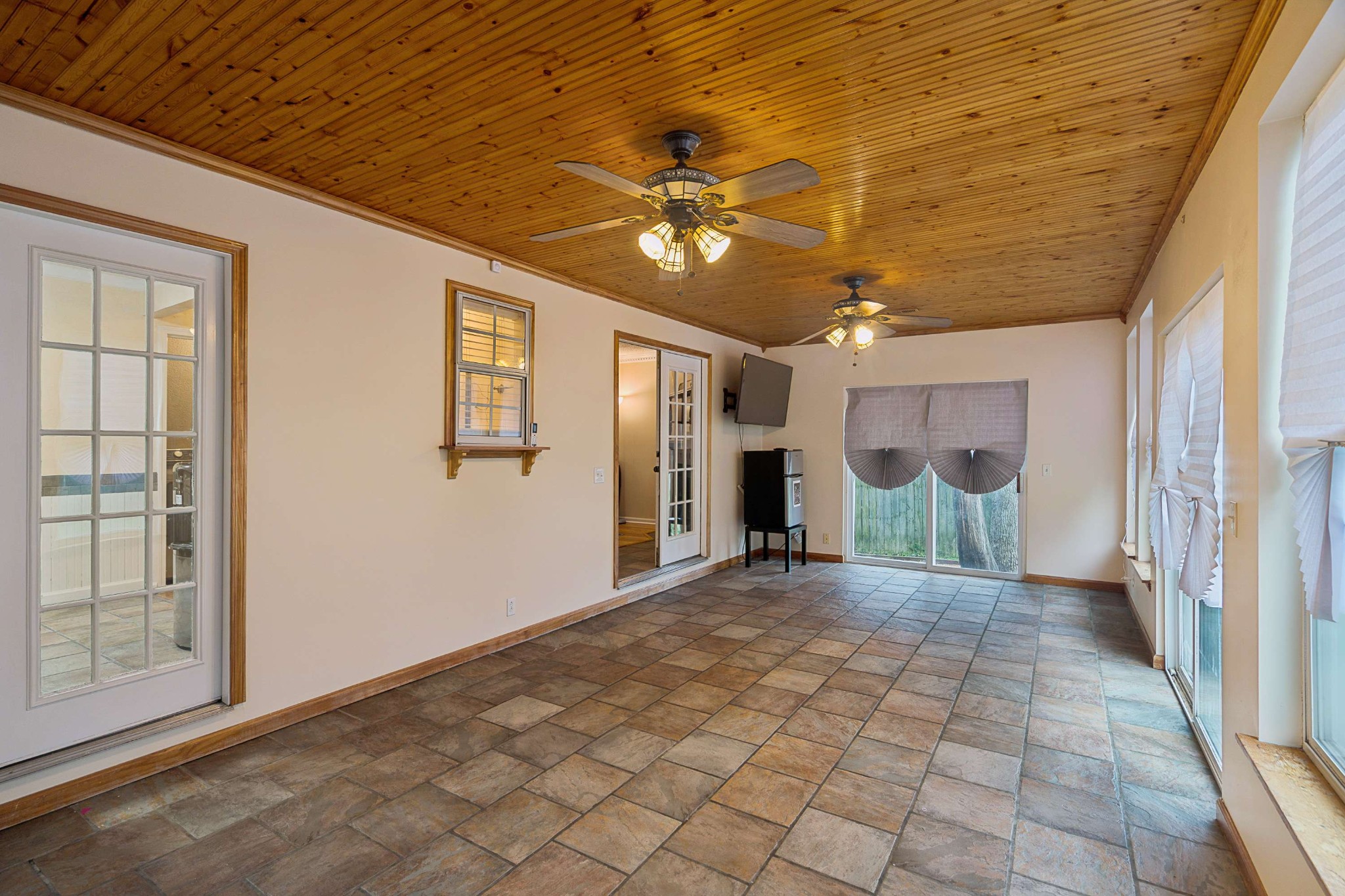 3332 Towne Village Road Antioch, TN 37013 - Photo 25 of 30 a view of a hallway with a chandelier