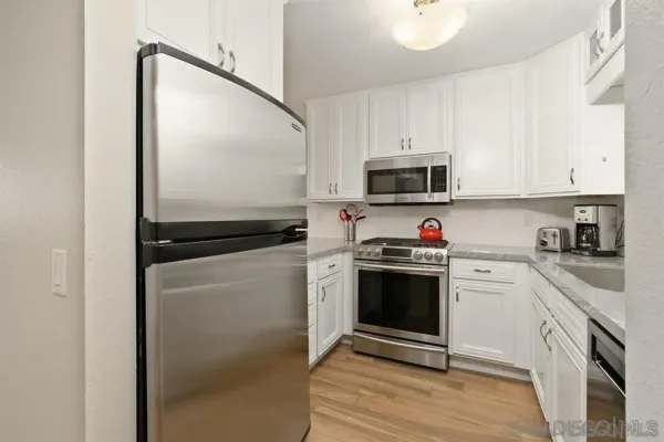 $4,975 | 7509 Draper Avenue, Unit 200, La Jolla, CA 92037